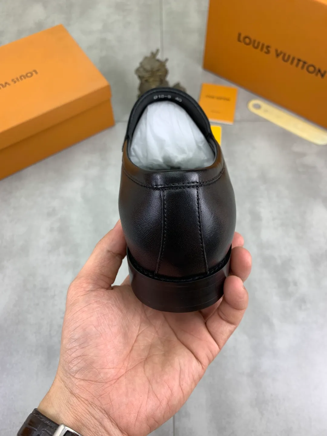 Men's Men's Shoes 💰P420 [New Style] 💰Yangli💎💎💎[Louis Vuitton] LV high-end men's formal business leather shoes, original order 1:1! Original imported calfskin, original metal buckle, imported sheepskin lining for feet, original outsole, men's shoe size: 39-45 (38.46 customized) black optional